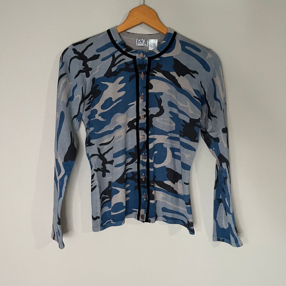 Vintage IRKA by SSG Button Front Cardigan Sweater Womens Large‎ Camo Print Silk